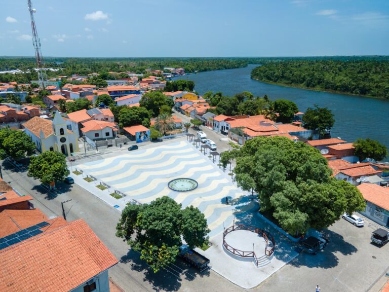 Uma Cidade Com Um Rio Que a Atravessa 3BeP1AlsEMg