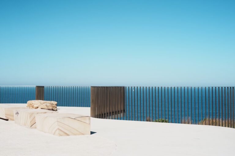 Area De Estar Ao Ar Livre Moderna Com Vista Para O Oceano N8e9kBX27zQ